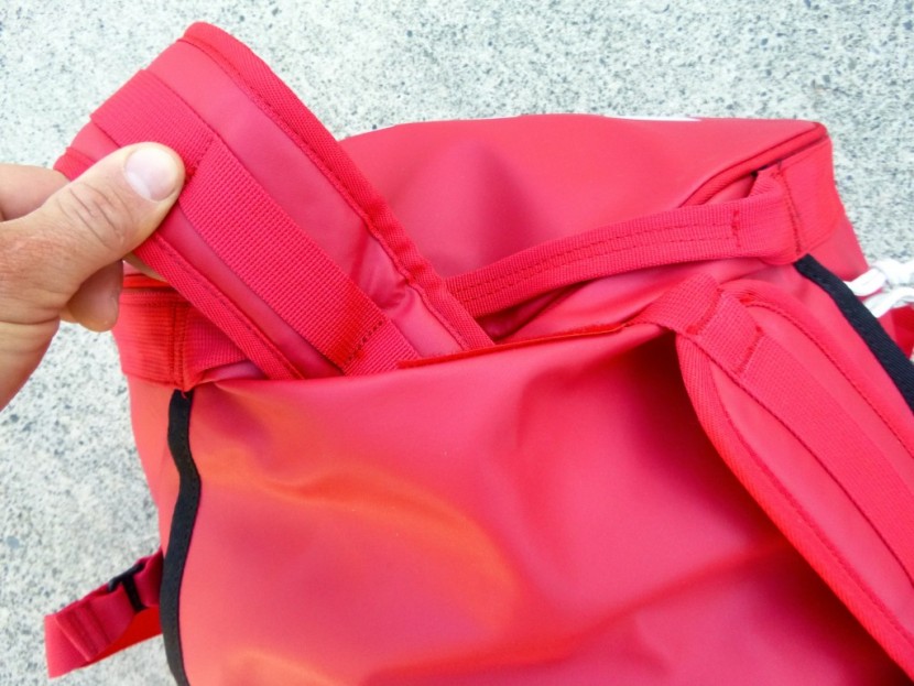 helly hansen duffel bag 2 - one of our favorite features of the helly hansen duffel bag 2 is how...