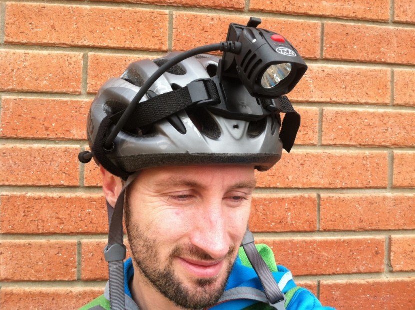 niterider pro 1800 - greg demonstrates the niterider pro 1800 race's helmet mount.