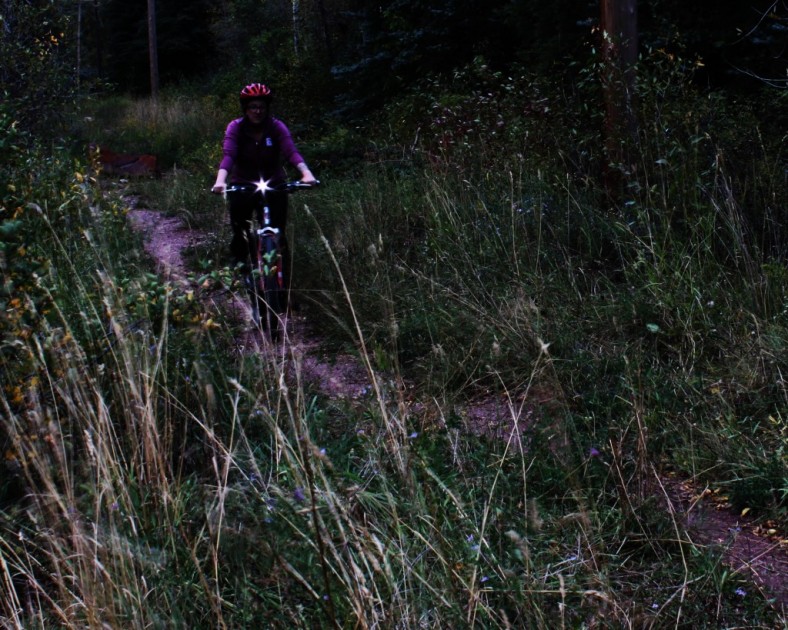 cygolite metro 400 - gentrye goes for an evening spin with the metro 400.