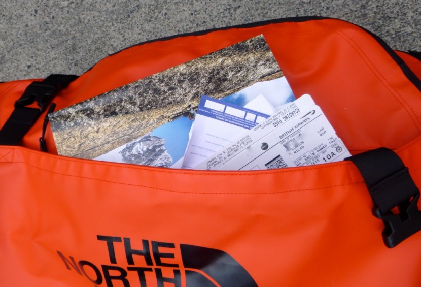 the north face rolling thunder 36" - this photo shows the oversized external zippered pocket on the 36"...