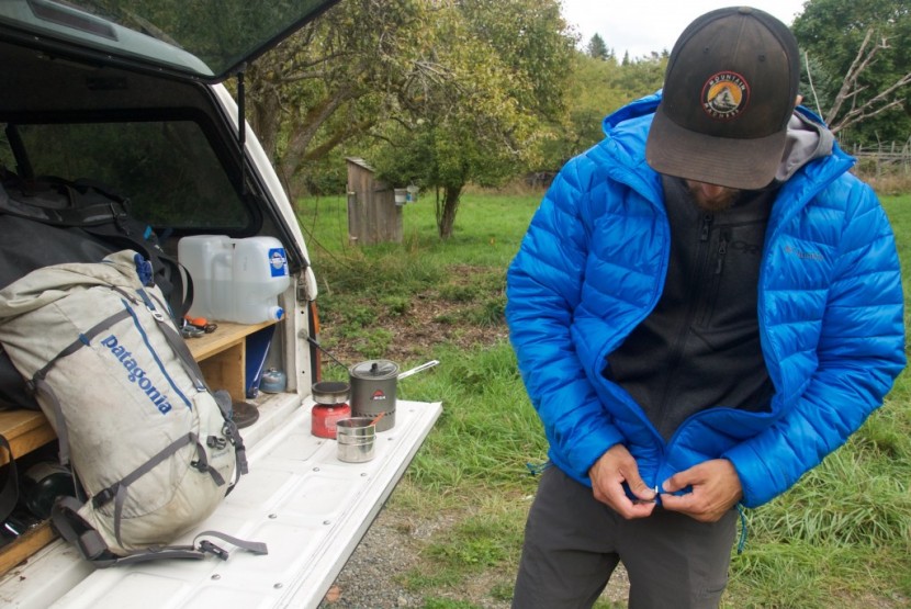 columbia platinum 860 turbodown hooded jacket - the zip on the platinum 860 catches easily and is hard to get started.