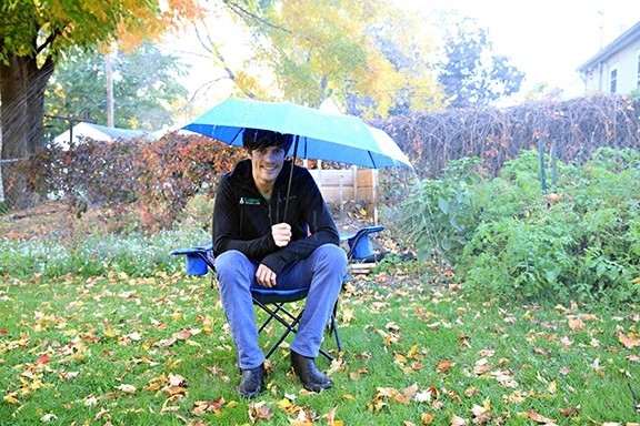 kolumbo travel umbrella - the 39 inch canopy of this model provides legitimate rain protection.