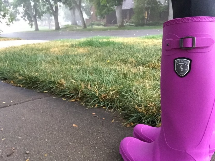 kamik jennifer - this model reminded us a lot of the hunter original adjustable...