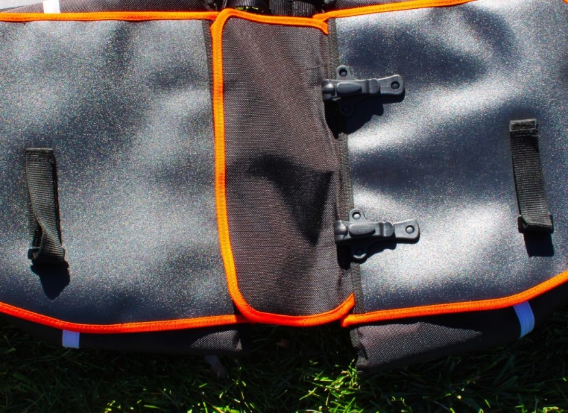 ibera bike panniers - the plastic clips are only on one side of these saddlebag style...
