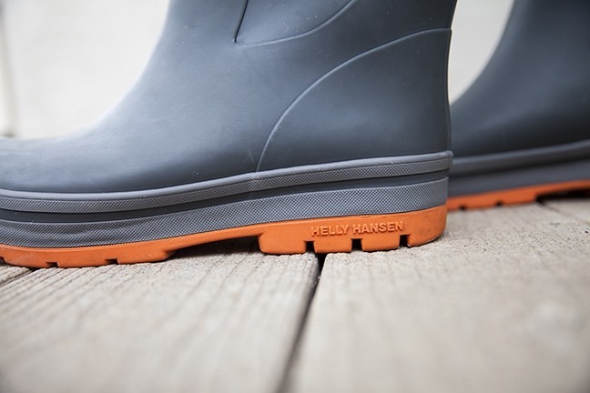 helly hansen midsund 2 - the helly hansen's tread isn't ideal for walking through slippery...