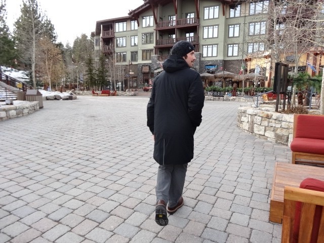 mountain hardwear zerogrand trench - the split tail in the back of the jacket gives a comfortable range...