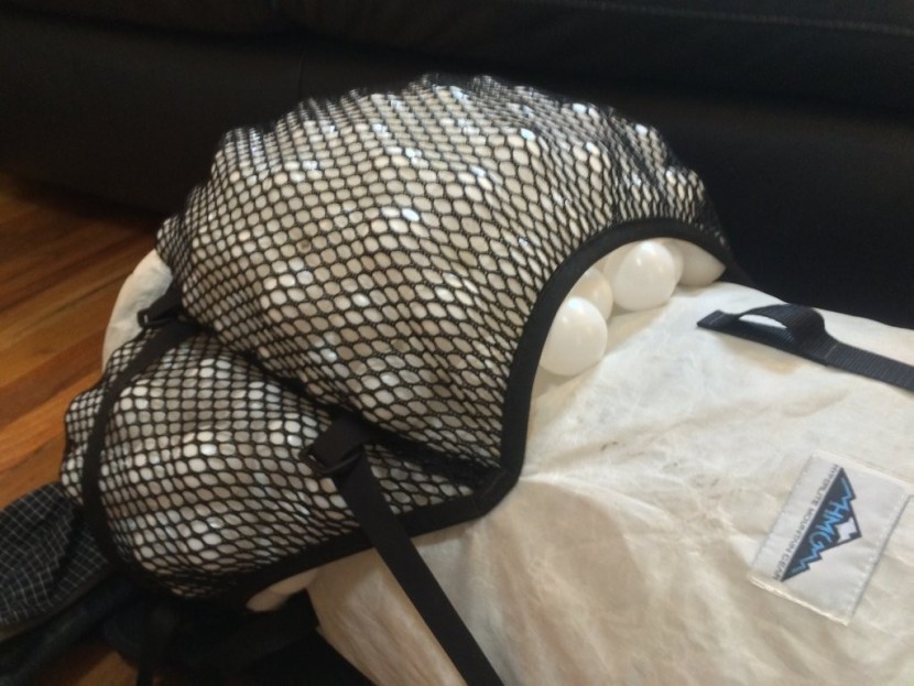 hyperlite mountain gear windrider 3400 - we love the exterior pockets, but hate the compression strap system...