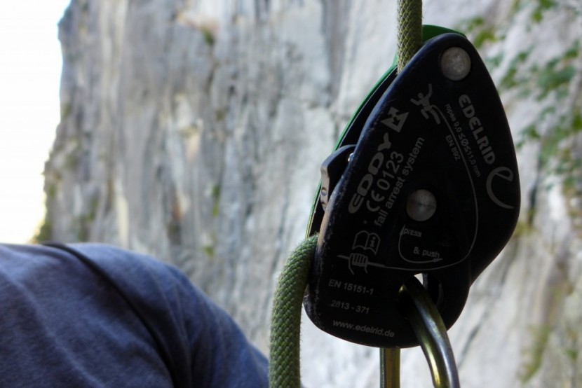 edelrid eddy - you rig the edelrid eddy in the opposite direction of the petzl...