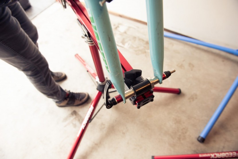 feedback sports sprint - a single quick-release axle with various spacers accepts all bikes...