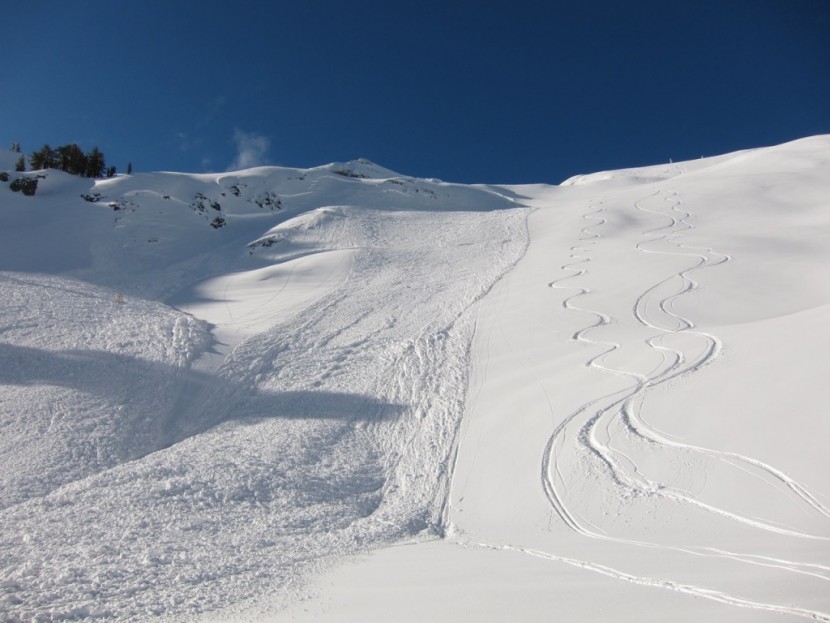 splitboard - knowing how to read avalanche terrain can make the difference.