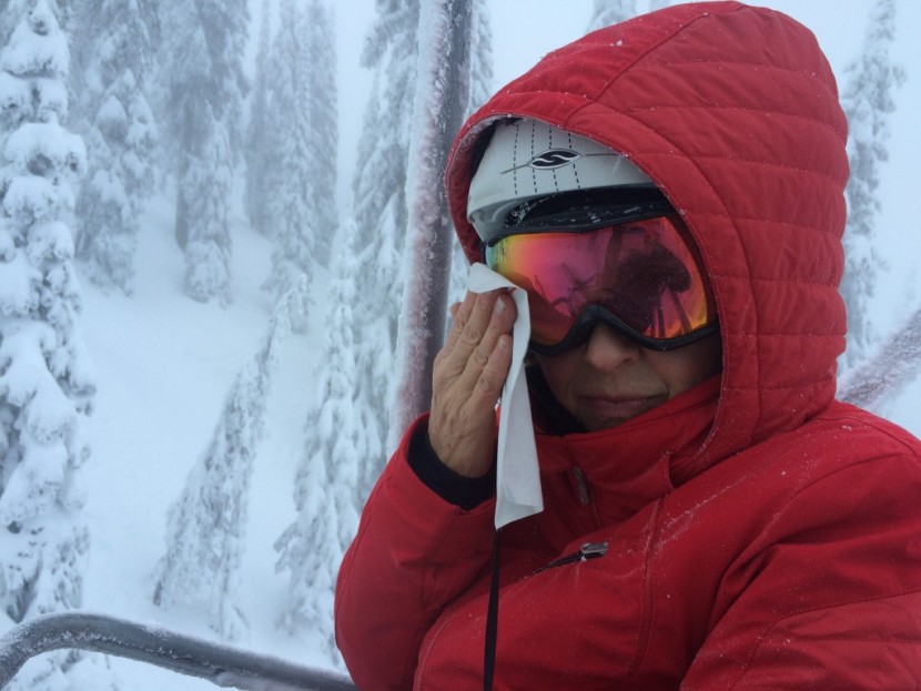 spyder radiant - the spyder radiant has an integrated goggle wipe.