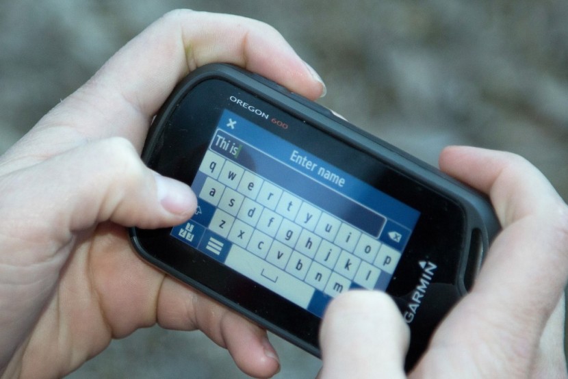 garmin oregon 600t - entering waypoints is made easy with the dual-orientation screen...