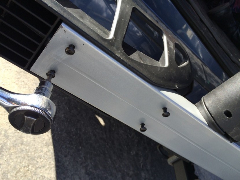 thule t2 pro xtr - 4 bolt attachments give the t2 wheel trays a secure fit.
