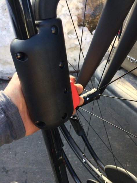 yakima holdup - the ratcheting arm on the yakima holdup is released by pressing the...