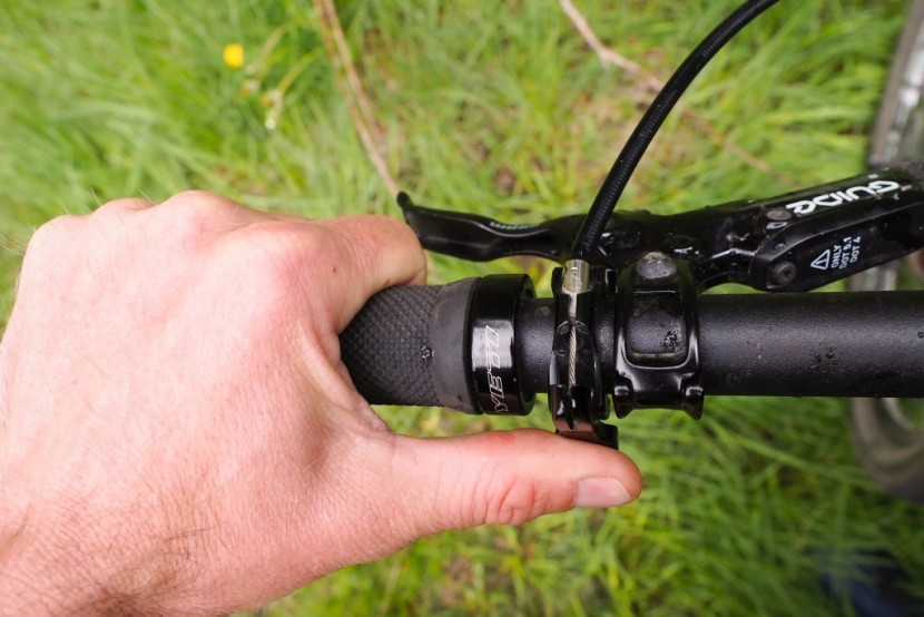 thomson elite covert - no compatibility issues here.  the slim black anodized remote snugs...