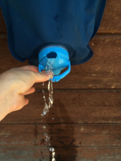 sawyer 4l water filtration system - trying to pour water from the sawyer complete's malfunctioning...