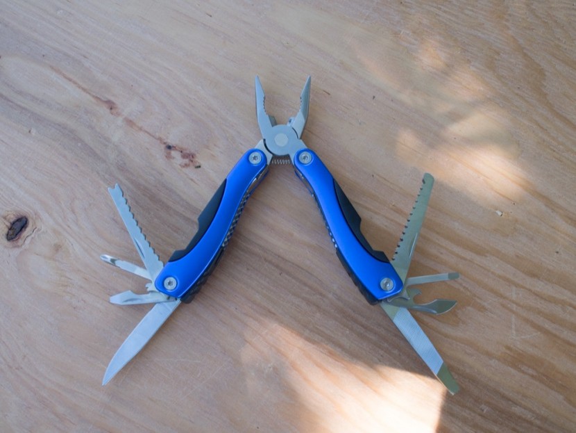 gelindo premium pocket - the tools of the gelindo. clockwise from lower left: main blade...