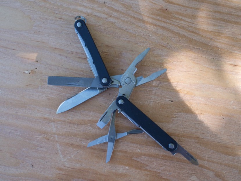 leatherman squirt ps4 - the functions and layout of the ps4. all of the non pliers tools are...