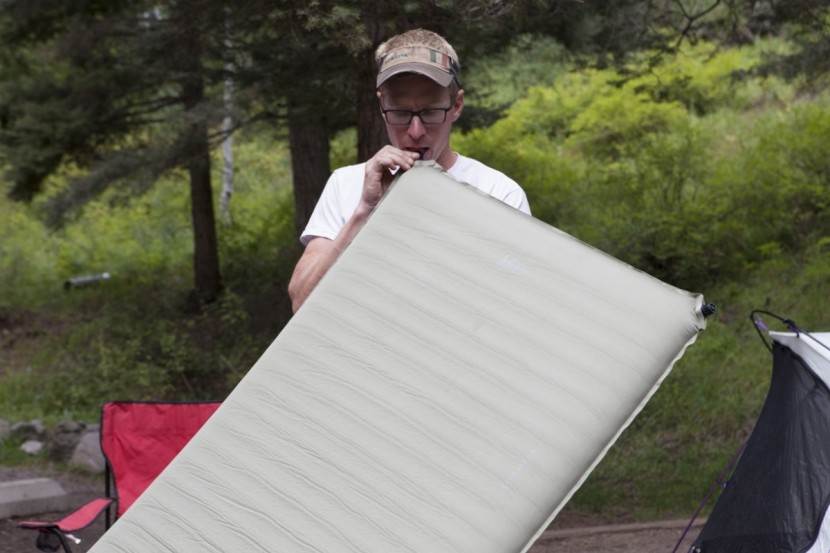 rei camp bed 3.5 - this mattress does not come with a pump, and so requires some good...