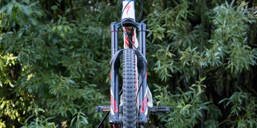 specialized enduro expert x01 2016 - getting the stare down from specialized's butcher control tire. cue...