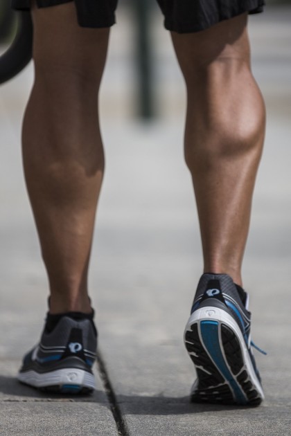 pearl izumi e:motion road n3 - the flat carbon rubber outsole and firm energy foam midsole of the...