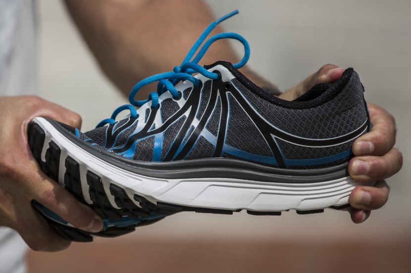 pearl izumi e:motion road n3 - the stiff sole of the pearl izumi em road n3 gives it a good deal of...