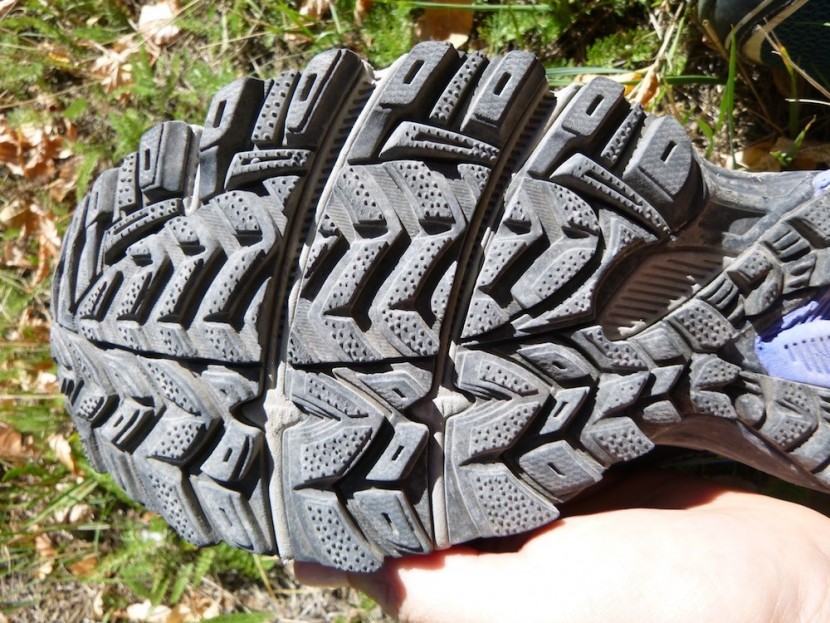 asics gel-kahana 8 for women - the deep indentations across the footbed allows for a flexible...