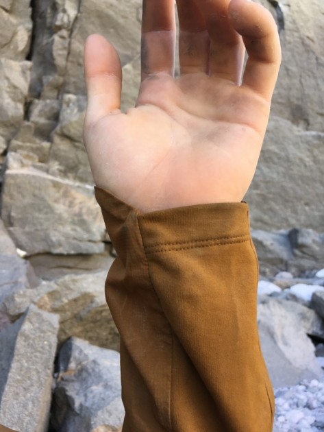 arc'teryx atom sl hood - clean tight cuffs!