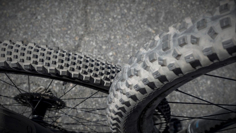 schwalbe rock razor 2.35 pacestar evo - a good combo, the schwalbe rock razor in the rear with a drifty hans...