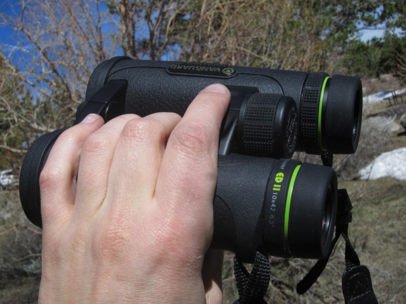 vanguard endeavor ed ii 10x42 - the focus knobs are all within easy reach, but they did require a...