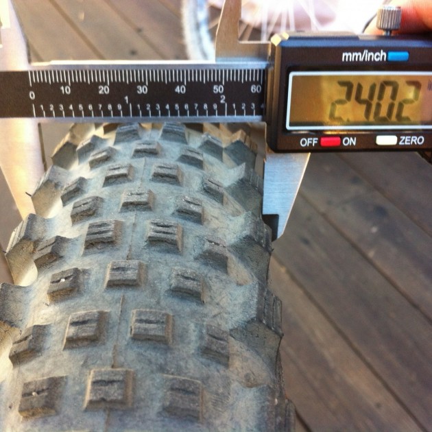 schwalbe rock razor 2.35 pacestar evo - the schwalbe rock razor measured out just a tad wider than its...