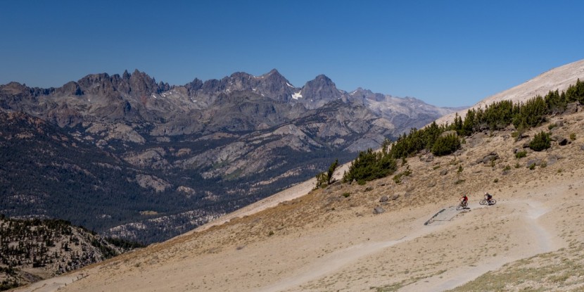 schwalbe hans dampf 2.35 trailstar evo - drifting through the pumice corners at mammoth.