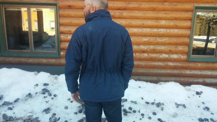 patagonia isthmus parka - the waist cinch of the isthmus keeps the bulk of the fabric out of...