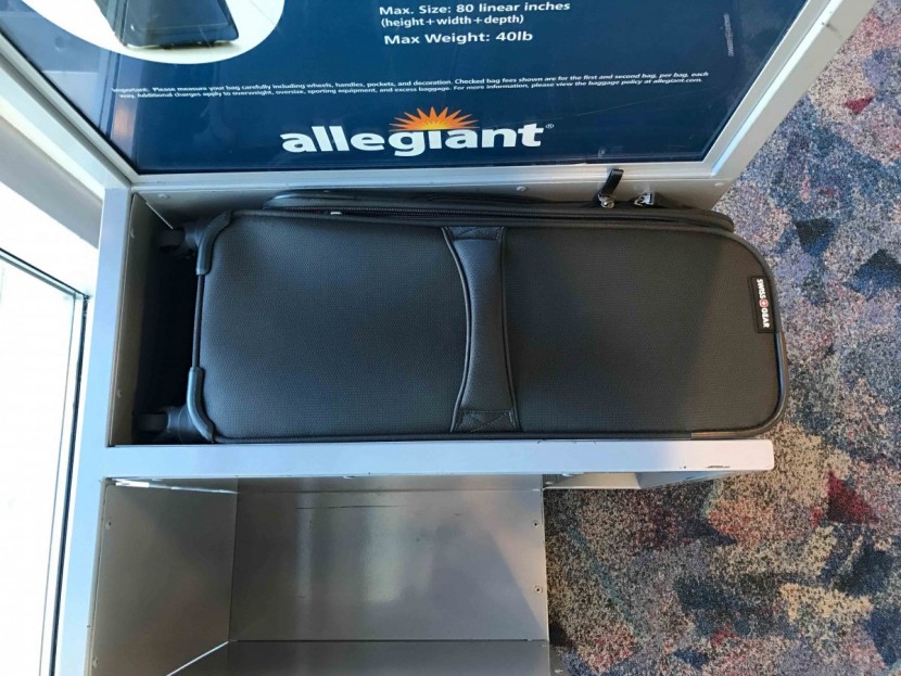 swissgear meyrin 20 - on first glance, this bag fits in the sizer perfectly, but it's...