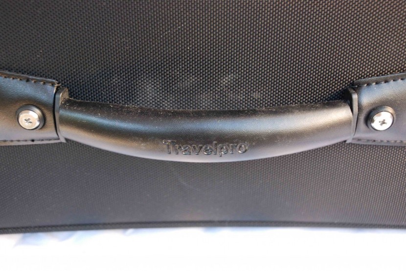 travelpro platinum magna 2 - the carry handles are durably tacked on to the bag.