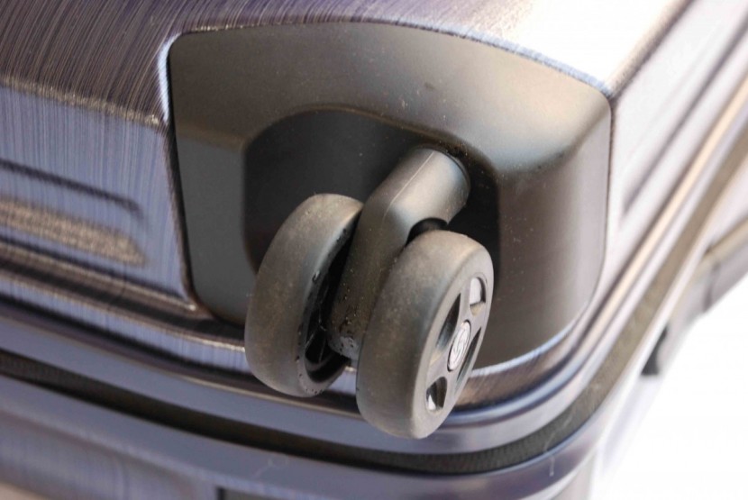 samsonite inova 20 - spinner wheels are great for easy travelling in airports, but can be...