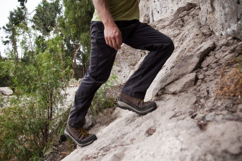 hoka one one tor summit mid