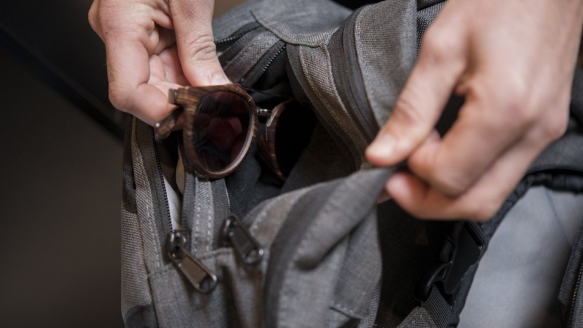 dakine explorer - the fleece lined sunglass pocket on the top was a nice feature...