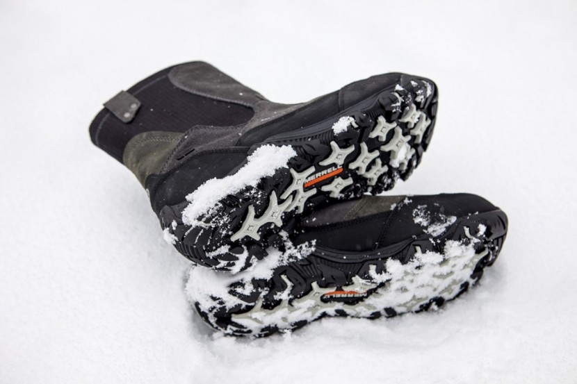 merrell polarand rove zip - the aggressive cross shaped lug pattern on the bottom of the...
