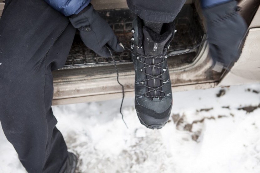 salomon x ultra winter cs - the x ultra winter cs wp has round laces and requires hooking three...
