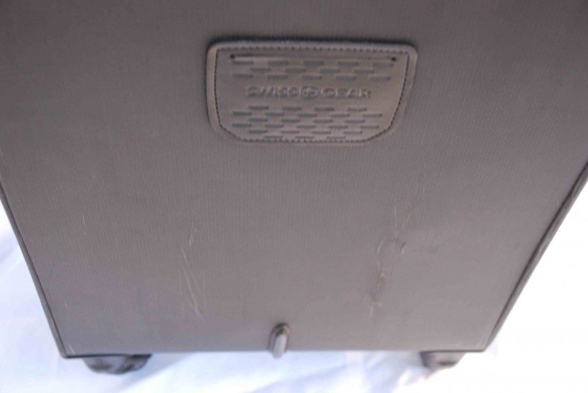 the body of this bag didn't get too damaged during its fall.