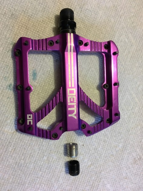 deity bladerunner - the silver threaded spacer and black dust cap help fill the space...