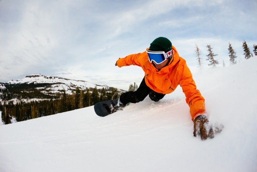 burton flight attendant - the flight attendant, showing off its carving capabilities.