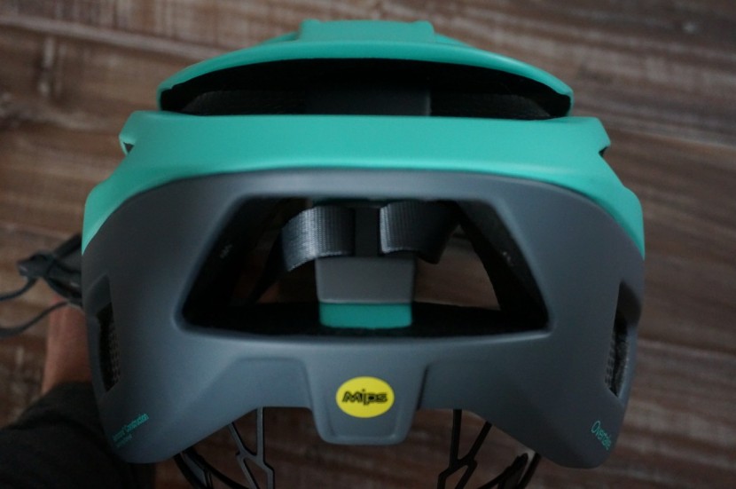 smith overtake mips - the rear strap is not fixed, allowing for lots of adjustment.