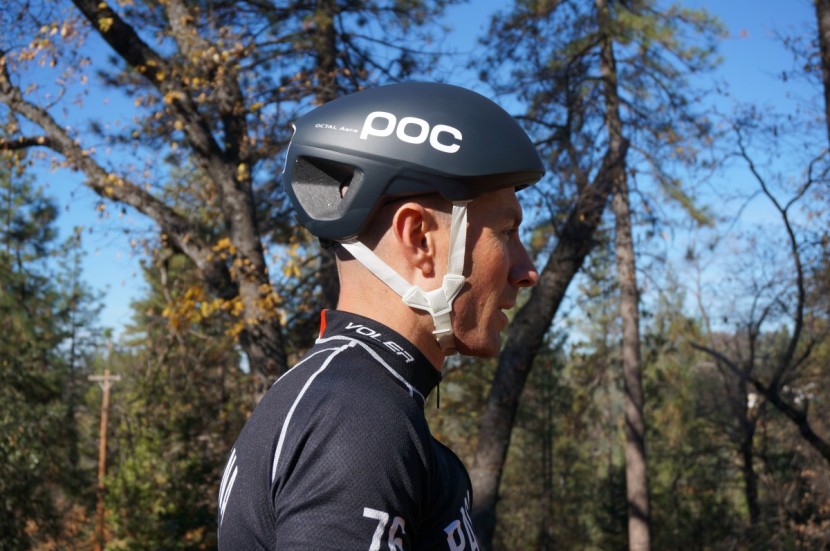 poc octal aero - side profile of the poc octal aero.