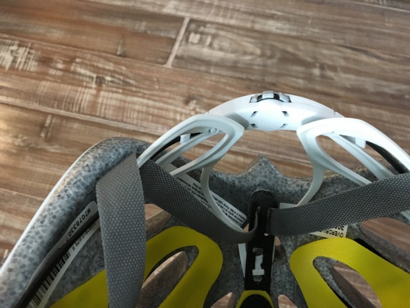 bell overdrive mips - the bell overdrive mips has a floating rear webbing anchor point...