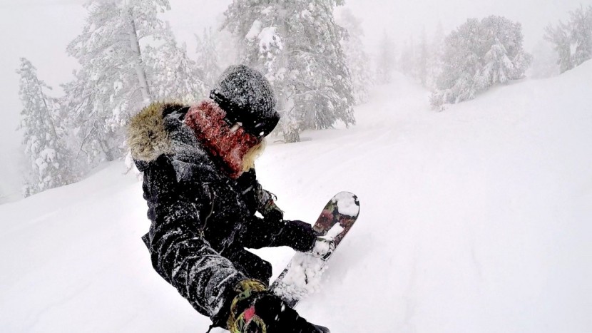 snowboard womens - the never summer aura is stiff, but floats through the deepest snow...