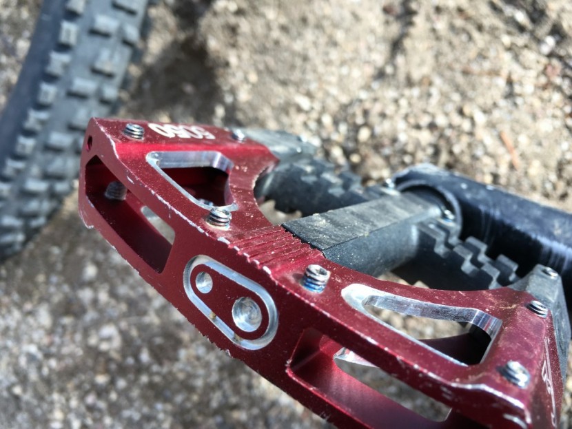 crankbrothers 5050 - with a slight concavity to the platform design, grip can be enhanced...