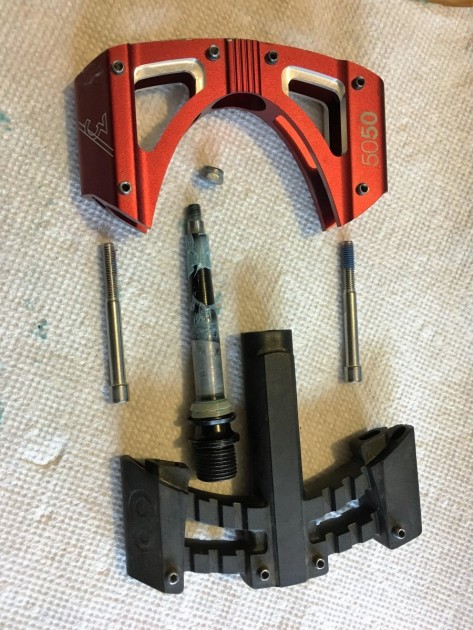 crankbrothers 5050 - two t25 bolts hold the polycarbonate and aluminum halves snugly...