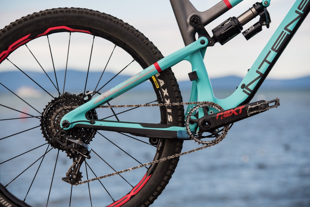 intense recluse pro 2017 - the rear suspension uses pivots with a long wear life.